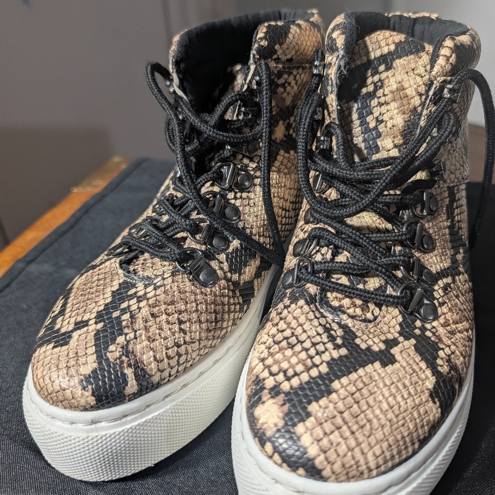 Qupid women's high-top platform sneakers, tan and black Snakeskin Size 8 Women - Picture 1 of 7